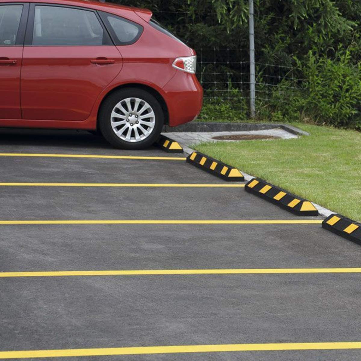 Heavy Duty Rubber Parking Curb Target High Reflective Yellow Safety Stripes
