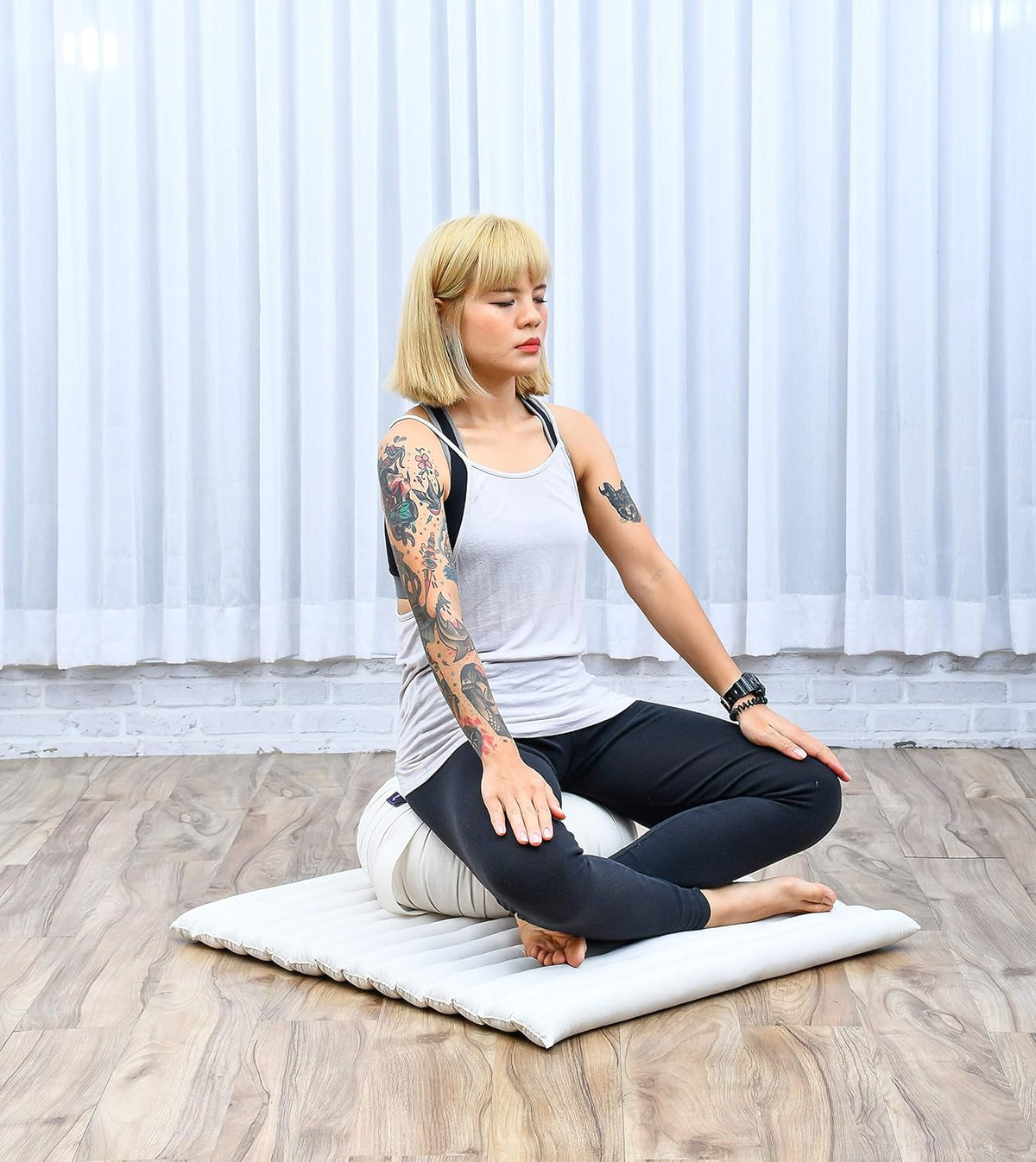 Leewadee Meditation Cushion Set – 1 Round Zafu Meditation Pillow and 1 Square Roll-Up Zabuton Meditation Mat, Pillows Bundle Filled with Kapok
