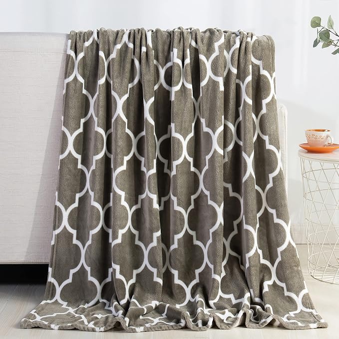 Elegant Comfort Luxury Velvet Super Soft Christmas Prints Fleece Blanket-Holiday Theme Home Décor Fuzzy Warm and Cozy Throws for Winter Bedding, Couch and Gift, 50 x 60 inch, Quatrefoil Grey