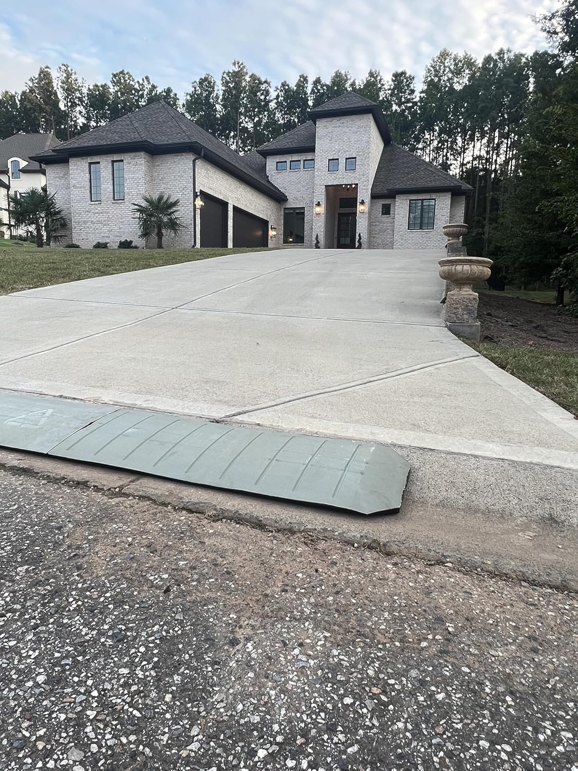 – Gray Color – Driveway Curb Ramps – Low Profile Car Ramps – 3 Piece Expandable Set – Made from Heavy Duty Recycled Rubber – Eliminate Scraping and Damage On Your Car Truck RV